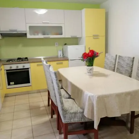 Vila Tim Near Split With Heated Pool