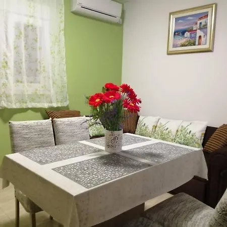 Vila Tim Near Split With Heated Pool